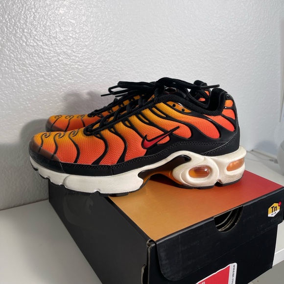 Nike Other - Nike AIRMAX Plus Sunset Sneakers Black and Orange Flame GS